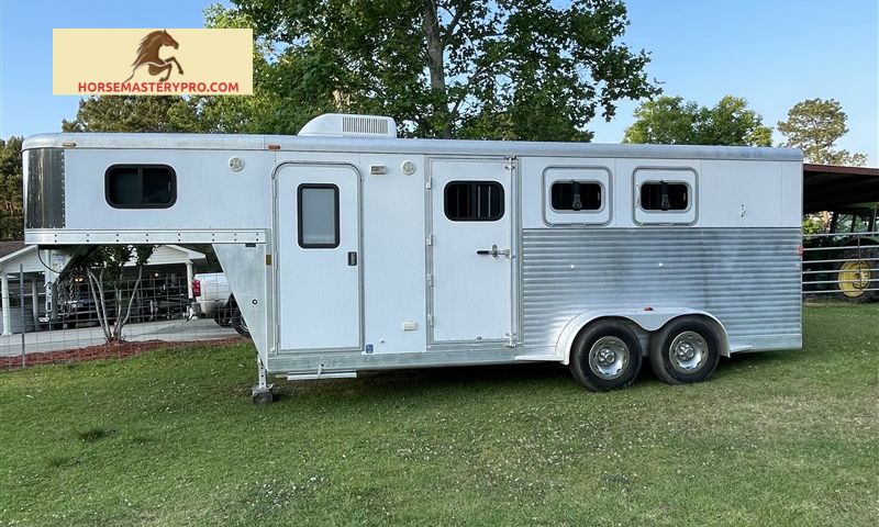 2007 Exiss Sport Horse Trailer: The Perfect Companion for Safe and Comfortable Horse Transportation