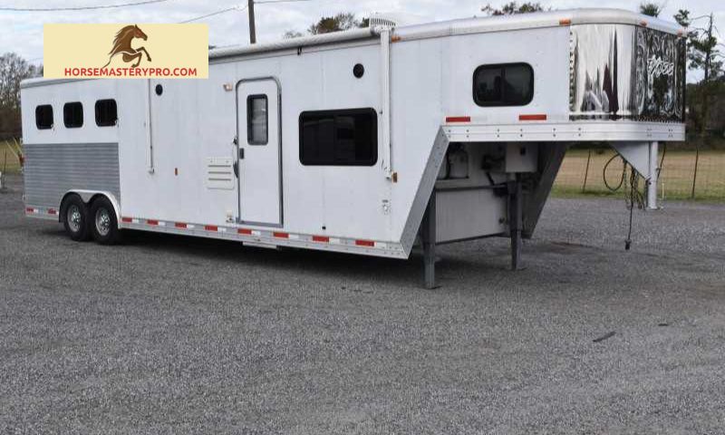 Why Choose the 2007 Exiss Sport Horse Trailer?